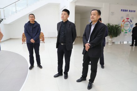 墾利區(qū)委常委、副區(qū)長宋晉民到萬得福調(diào)研